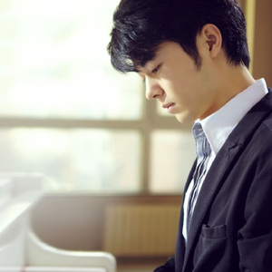 朱竹清被❌挤奶的视频
